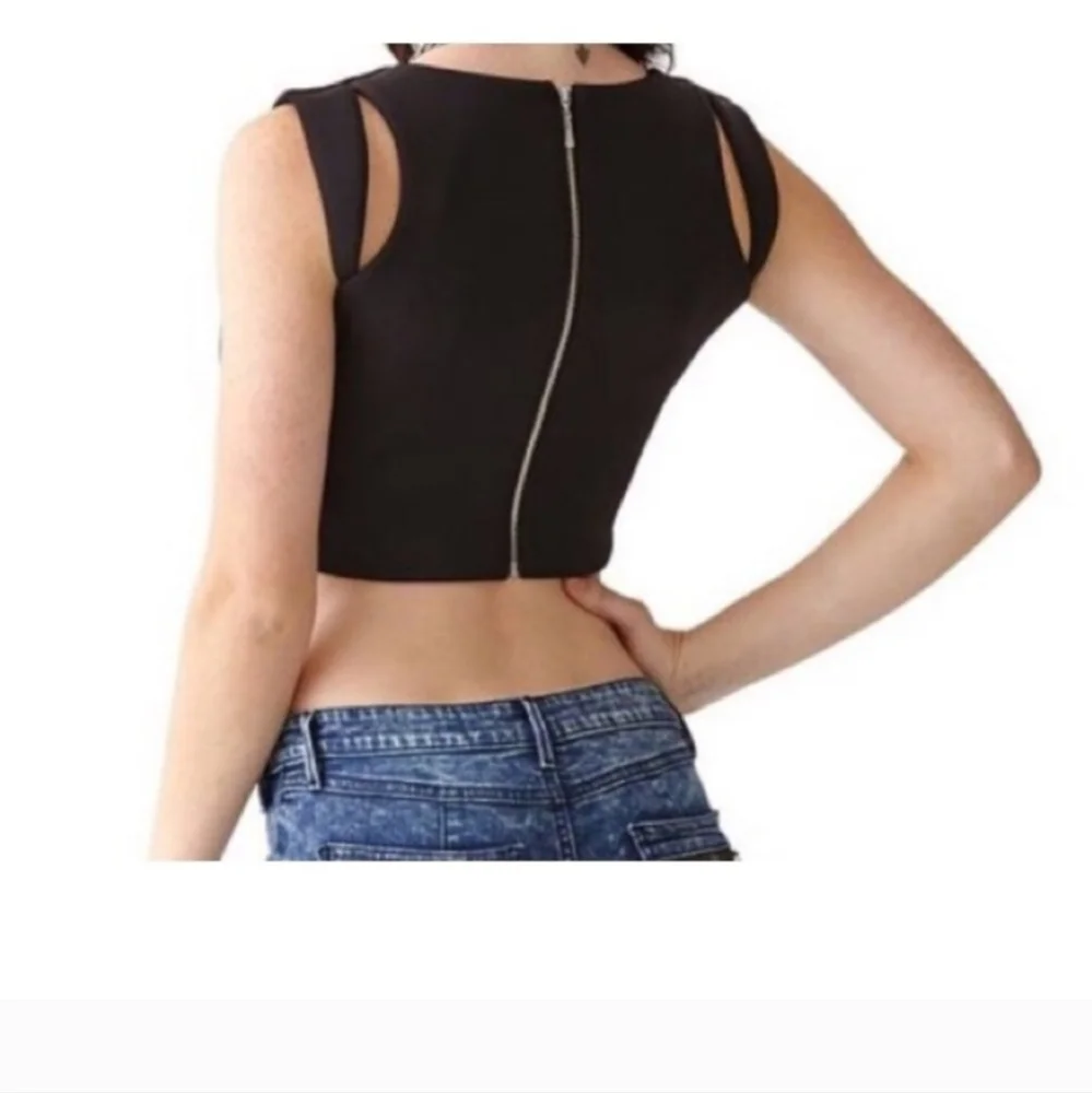 NWT GUESS Scuba Cutout Crop Top M NWT - Picture 4 of 15